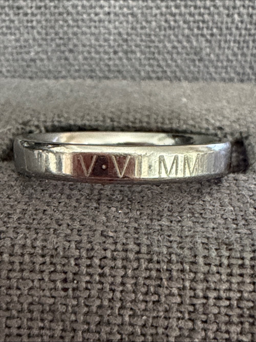 Vintage stainless steel Roman numeral band ring- size 6 May 6, 2003